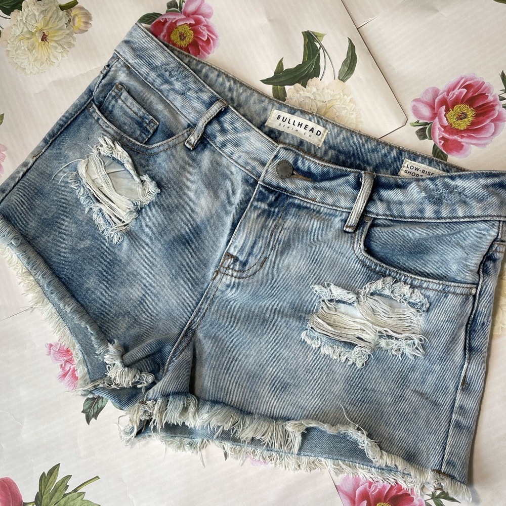 Bullhead low rise cut off denim jean shorts, sz 29